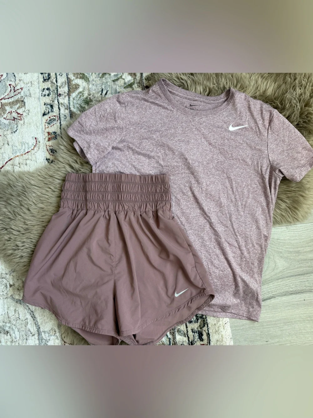 Nike Dri-FIT Women’s Set Heathered Tee Ultra High Waisted Shorts Small Medium - Picture 1 of 8